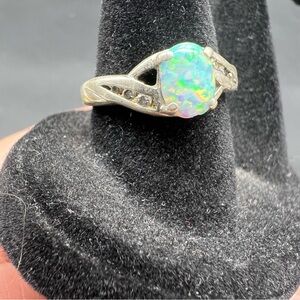 925 Sterling Silver Oval Opal Ring w Accent Stones Size 7.25